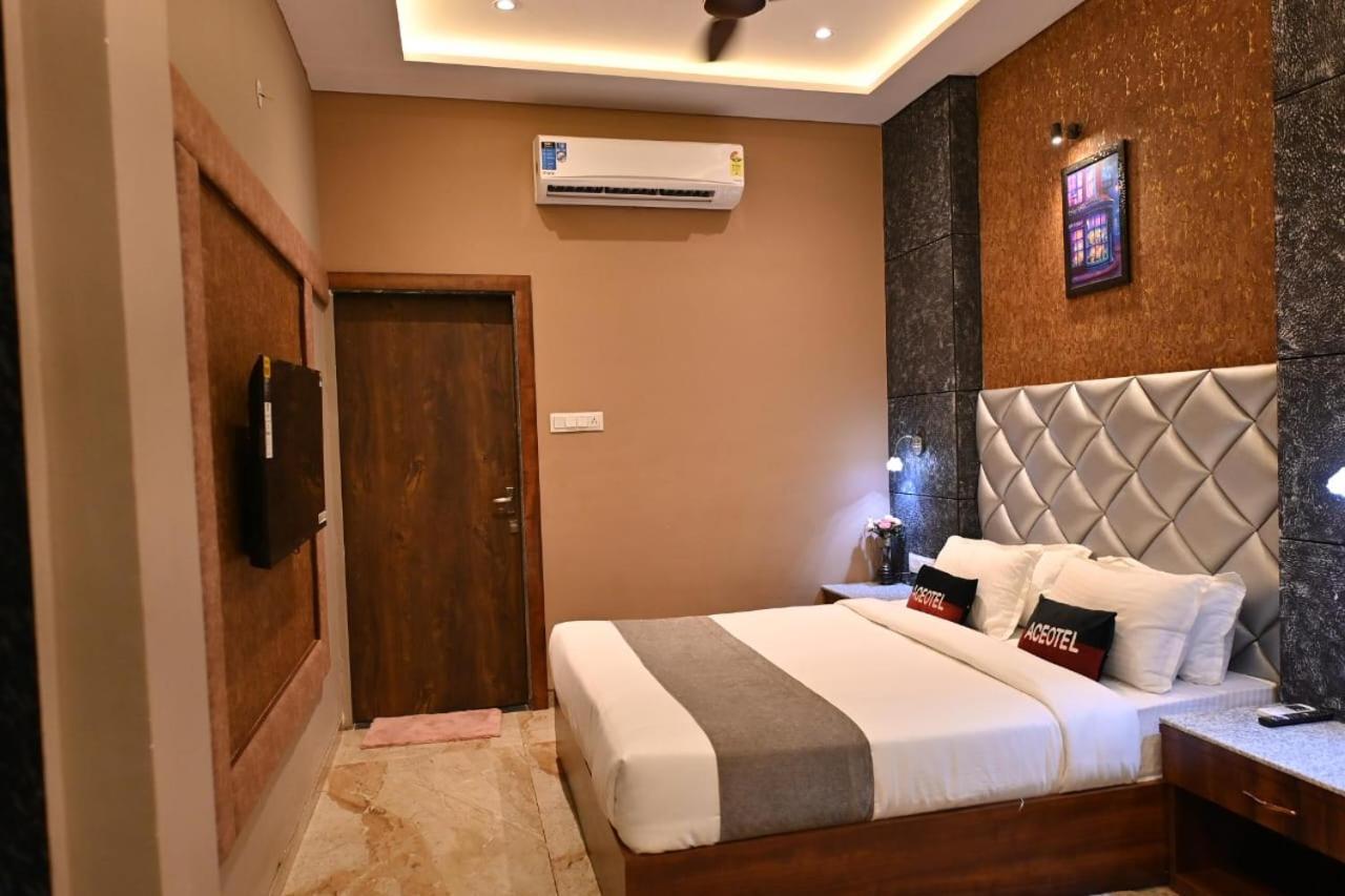 The Apple Tree Hotel Индаур Экстерьер фото