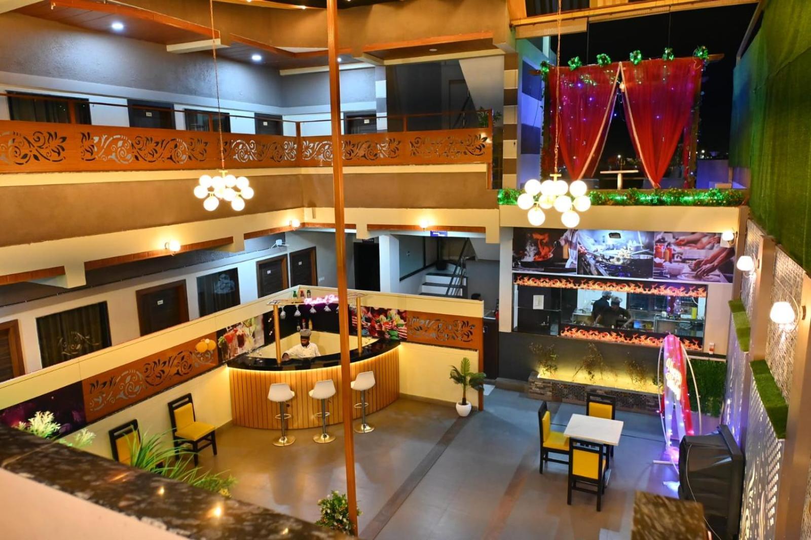 The Apple Tree Hotel Индаур Экстерьер фото